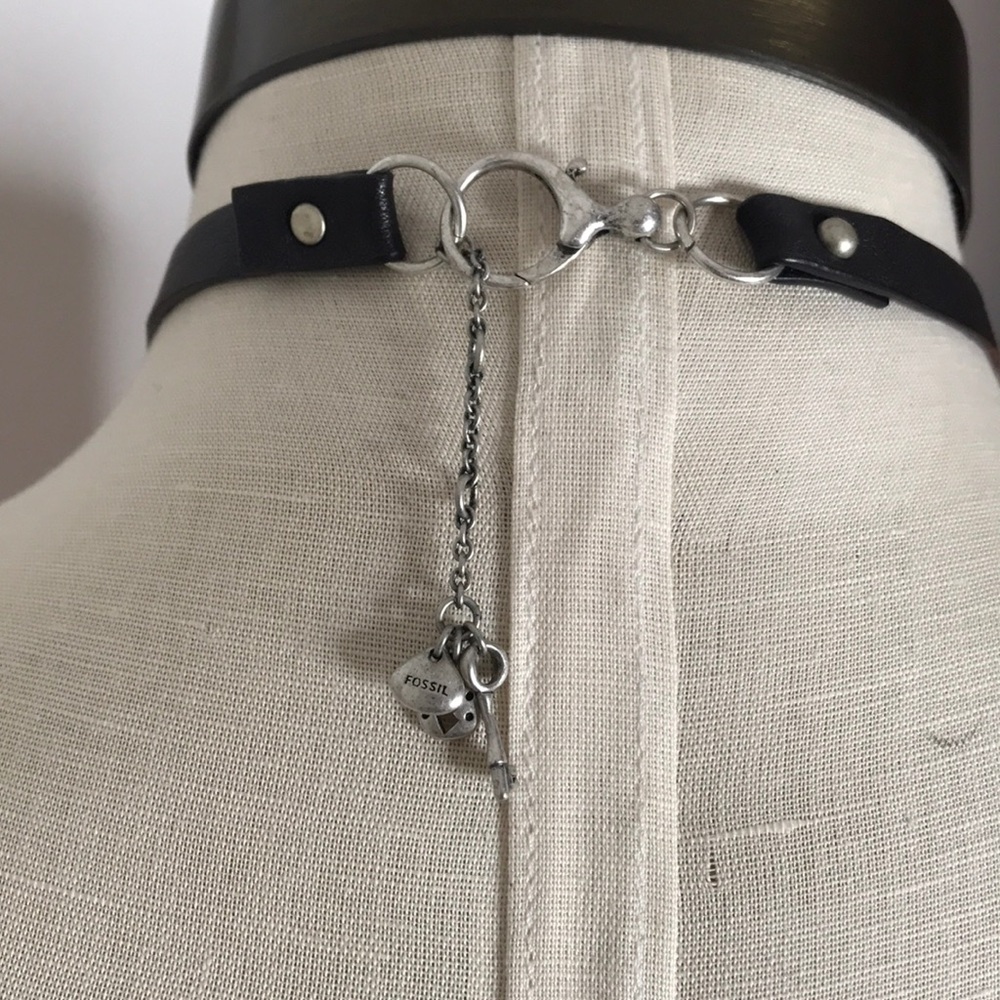 FOSSIL NECKLACE - Picture 2 of 5